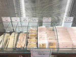 ≪アメニティコーナー≫客室用意の歯ブラシ・ブラシ・入浴剤以外をロビーにご用意しております。 必要なものをご自由にお取りください。
