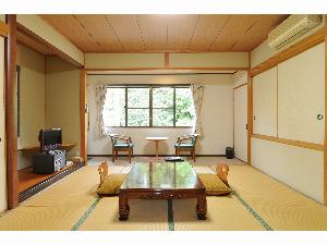 和室8畳【洗面・トイレ付き】