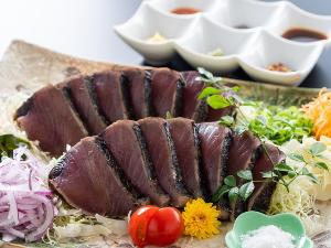【鰹のタタキ味比べ】高知といえばやっぱり鰹のタタキでしょっ！春の初鰹はさっぱりとして最高に旨い！