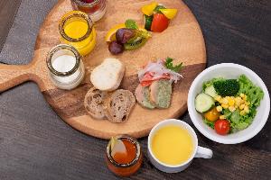 80種類の朝食ブッフェ付き