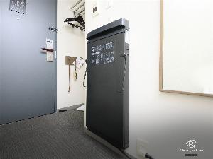 客室備品：ズボンプレッサー