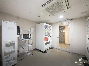 4階＆9階：自動販売機、電子レンジ、製氷機