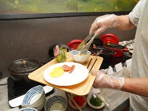 【朝食】コロナ対策として、トングのご利用、また手袋の着用をお客様にお願いしております。またレストラン会場入場時には、検温のお願いをしております。
