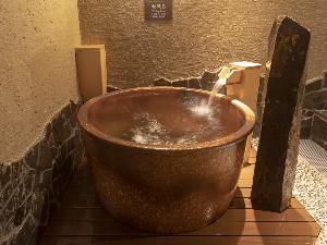 【女性】壺湯風呂(湯温：41〜42℃)
