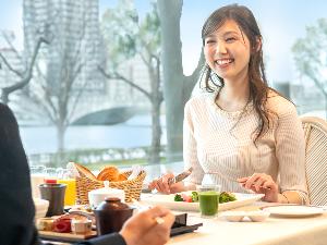 【ご朝食】キラキラと朝日輝く信濃川と萬代橋を眺めながら食べる新潟の味に、思わず笑顔がこぼれます♪