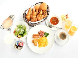 朝食メニュー一例　和洋のビュッフェにてご用意いたしております　営業時間＿6:00～9:45