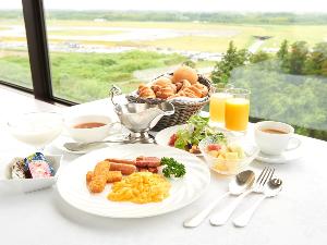 朝食メニュー一例　和洋のビュッフェにてご用意いたしております　営業時間＿6:00～9:45