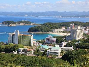 平草原からのＭｕと白浜の海