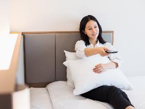 【客室】ヘッドボード・おくつろぎいただけるようクッション性のあるヘッドボードをご用意しております。