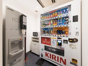 【サービス】自動販売機・5階に自動販売機コーナーがございます。アルコールもご用意しております。