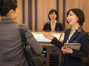 【施設】フロント・お客さまのご要望を伺いますのでお声がけください