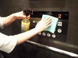 【新型コロナウイルス感染防止の取り組み】共用部は消毒剤による清拭作業を強化