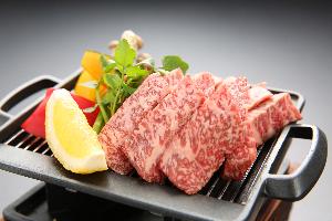 秋田牛鉄板焼き(追加料理／3,300円税込／予約注文がオススメです。)