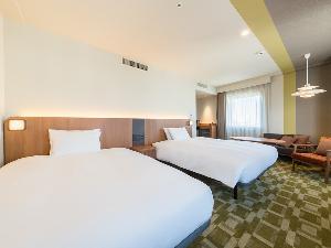 【客室】デラックスツイン・部屋広さ…32平米・宿泊人数…1～2名・ベッド幅…140cm