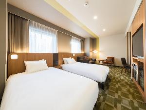 【客室】デラックスツイン(ユニバーサル対応)・部屋広さ…32平米・宿泊人数…1～2名・ベッド幅…120cm
