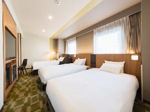 【客室】デラックスツイン(ユニバーサル対応)・デラックスツイン(ユニバーサル対応)は3名さままでご利用いただけます。