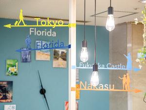 【ライブラリーカフェ】お仕事や商談、旅の相談スペースとしてもご利用いただけます。
