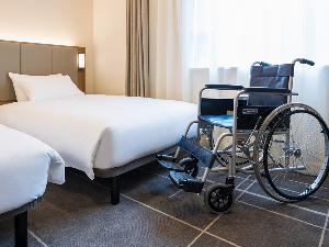 【客室】ツイン(ユニバーサル対応)・車椅子ご利用の方でもご利用しやすいよう、低めのベッドとなっております。