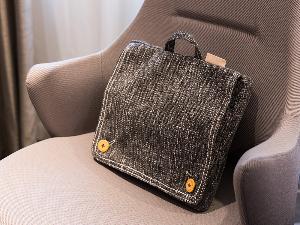 【備品】シングル(Biz style)・マッサージクッションをご用意しております。