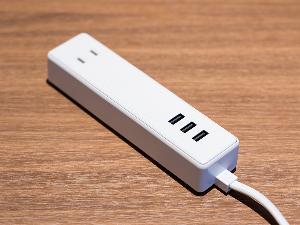 【備品】シングル(Biz style)・USB付きハブポータルをご用意しております。