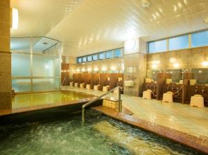 【大浴場】ブラックシリカ天然石のあるジャグジーで体の芯からポッカポカ