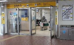 千歳駅２F改札口を出ます