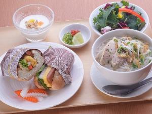 【朝食】「バインミー」のエスニック膳