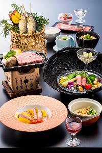 旬の素材が楽しめるスペシャル会席