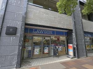 コンビニエンスストア(24時間営業)「ローソン」[1F]