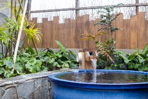 【天然温泉大浴場・男子】露天壺風呂　（湯温：約42℃～43℃）