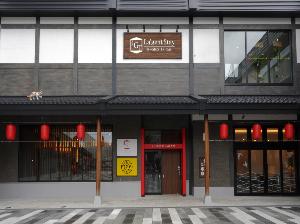 駅側エントランス