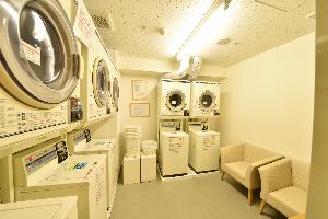 連泊でも安心。7階にコインランドリーコーナー、５・８・１１・１２階に電子レンジあり。