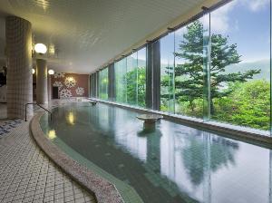 圧巻の1500坪。大小さまざまな湯船をお愉しみください【浴場】