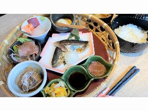 朝食『花かご御膳』お魚一例）ニシンの三五八漬け焼き