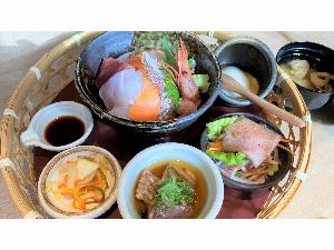 朝食『花かご御膳』海鮮丼一例)甘エビ、真鯛、サーモン、平目、本マグロ