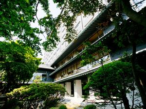 【日本庭園】＜夏＞モダンな空間に、自然の美と和の情緒の息吹を吹き込む日本庭園 