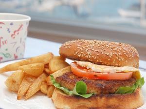 ご朝食はお部屋で葉山牛ハンバーガーをお召し上がり下さい