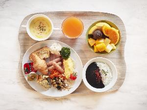・朝食一例・会場…ホテル1階Source72（ソース）・朝食内容…北海道の海の幸をとりいれた和洋ビュッフェスタイル。ご当地グルメも日替わりで提供します。朝食は6：30am〜10:00am（L.O.9：30am）です。