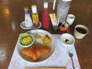 1日の始まりは北海道の素晴らしい景色の中で朝食を。