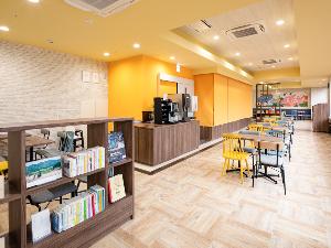 【ライブラリーカフェ】プロが選書した書籍を設置しております。フリードリンクと共にご利用ください