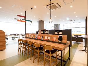 ×【ライブラリーカフェ】仕事をしたい時・リラックスしたい時。ゆったりした空間できままにお過ごし下さい