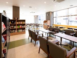 ×【ライブラリーカフェ】チェックイン後のカフェスペースとしても、ご利用いただけます
