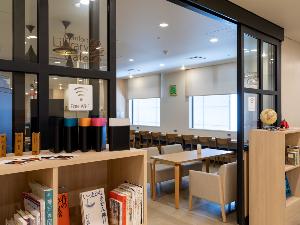 ×【ライブラリーカフェ】Wi-Fi接続無料◆カフェ内にはコンセントも充実