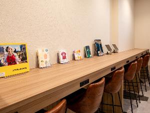 【ライブラリーカフェ】様々なジャンルの本から、お気に入りの本を見つけるのはいかがでしょうか