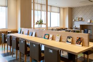【ライブラリーカフェ】様々なジャンルの本から、お気に入りの本を見つけるのはいかがでしょうか