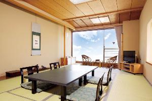 【和室】6名様までお泊り頂ける12畳のお部屋。ご家族や友達、お仕事仲間にもおすすめです。
