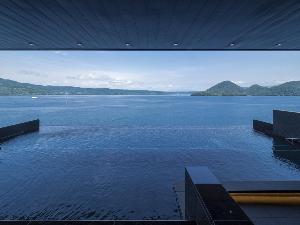 空に浮かぶ露天風呂　 湖上の湯