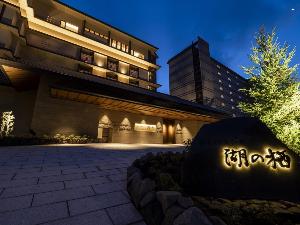 外観（薄暮）