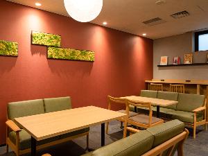 ×【ライブラリーカフェ】お仕事や商談、旅の相談スペースとしてもご利用いただけます。