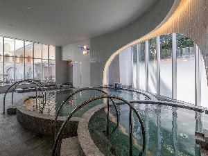 天然温泉「京都けあげ温泉」を利用した京都最大級のスパ施設・SPA「華頂」男性内湯